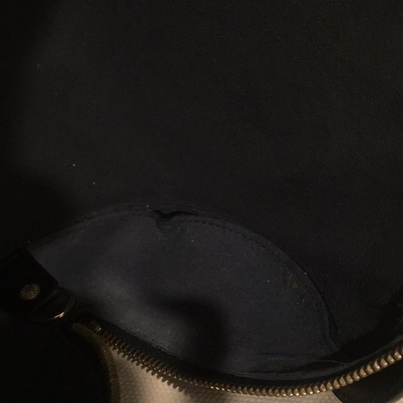 Louis Vuitton Papillon Leather Bag - Picture 7 of 8